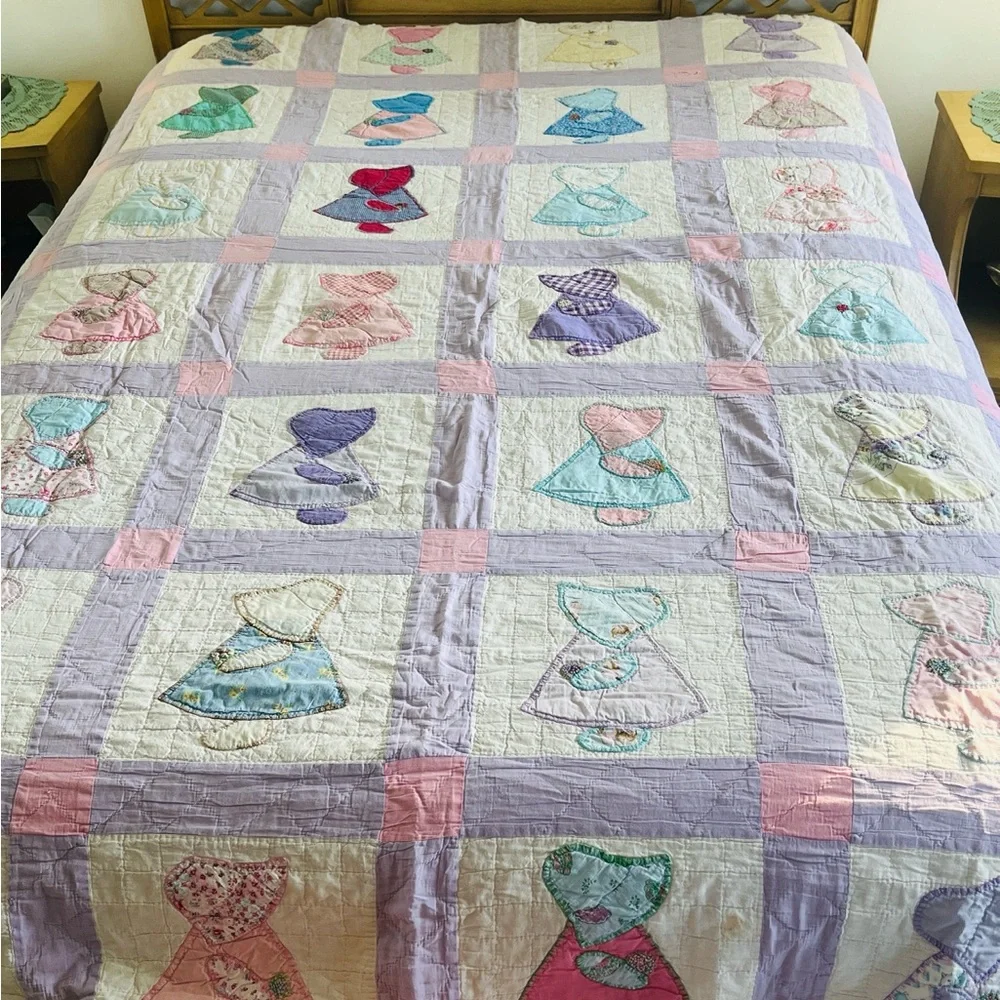 VINTAGE/ANTIQUE Handmade Quilt SUNBONNET SUE Pastel Hues Cotton Cottage Shabby